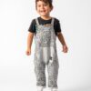 roupa moda infantil jardineira infantil para bebês em moletom leve com camiseta estampa de frase