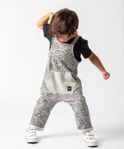 roupa moda infantil jardineira infantil para bebês em moletom leve com camiseta estampa de frase